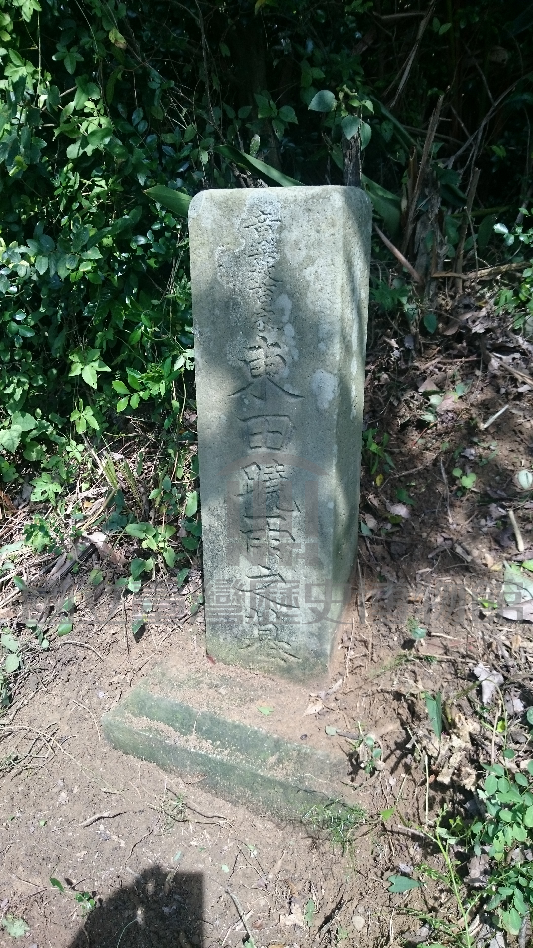 鄧雨賢日式墓碑 圖示