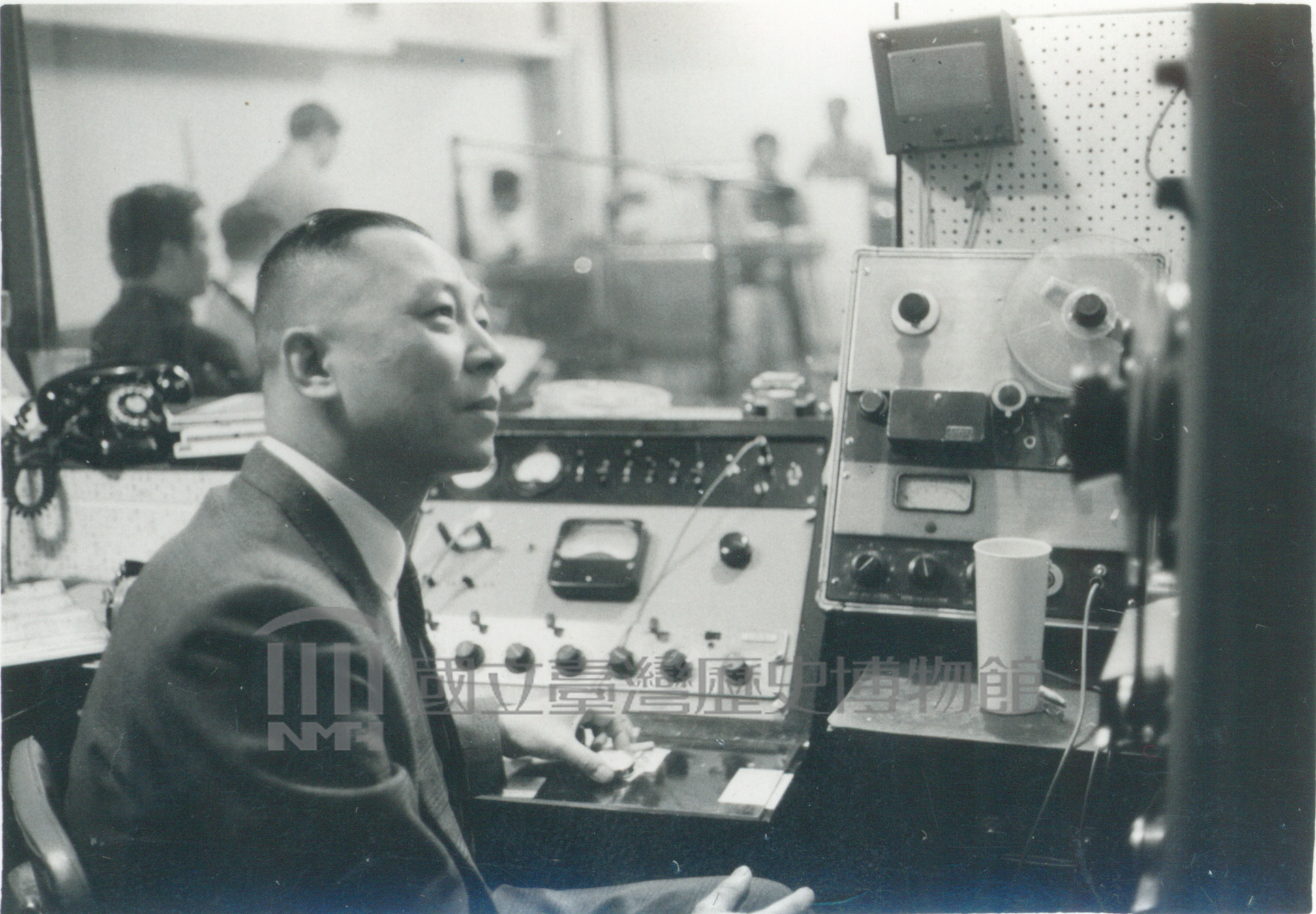 喻鳴岐先生於鳴岐錄音室