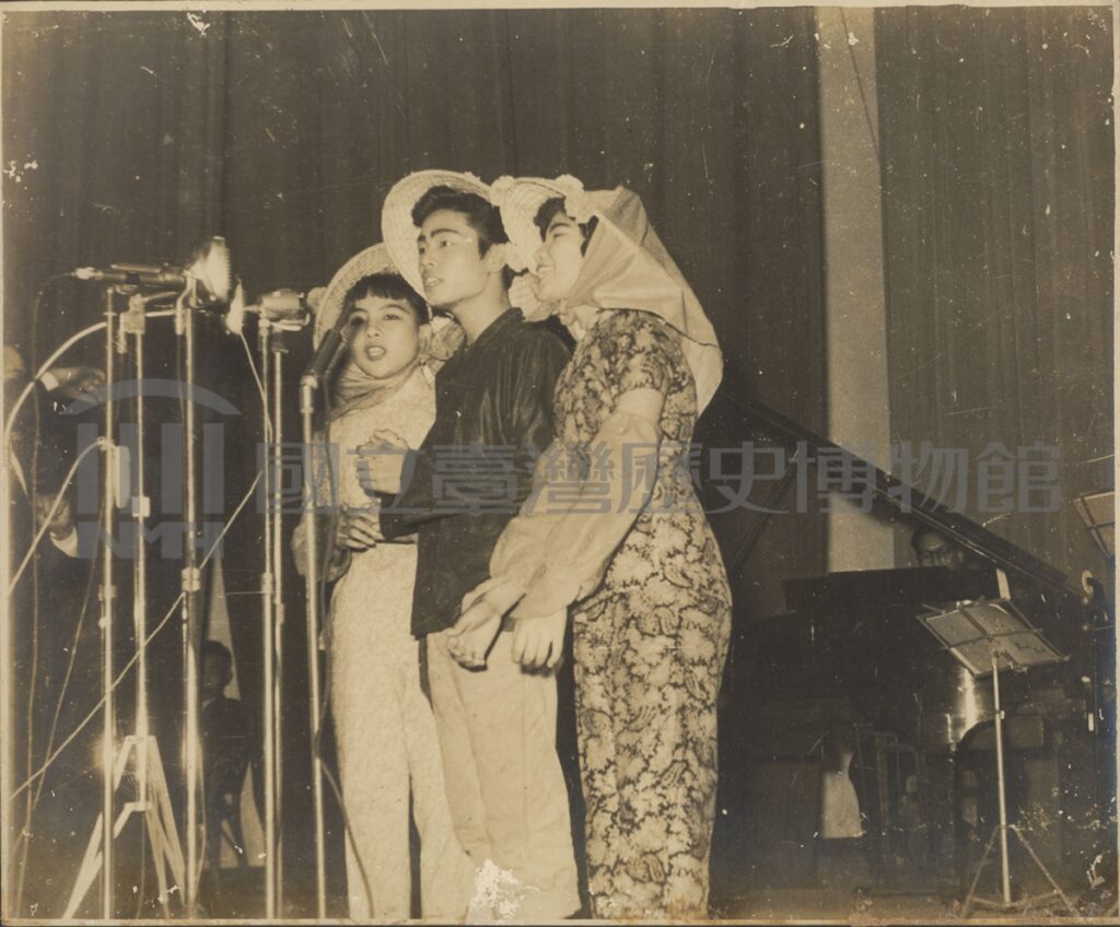 許石民謠團培養了劉福助(中)等年輕民謠歌手