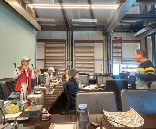 知音們彼此討論千金譜中可能的讀音