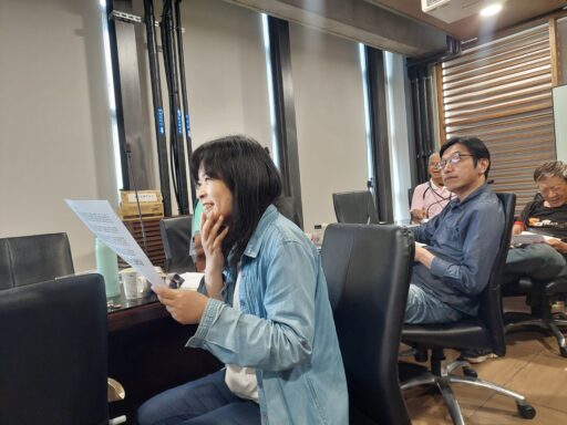 知音映真提起南管的呆也是gâi的發音，引起現場查找「呆」的真相